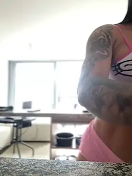 LaraHenao online show from 12, 2, 2026