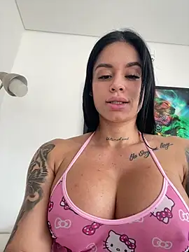 Snapshot of LaraHenao chatting on 17, 6, 2026 LaraHenao online show from 17, 6, 2026