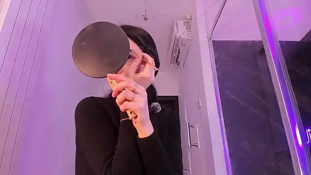 realhotfallingdevil online show from 3, 3, 2026