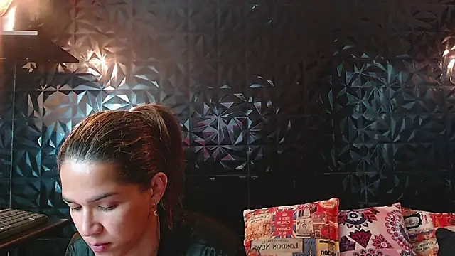 PINK  LOLA1 online show from 7, 2, 2026