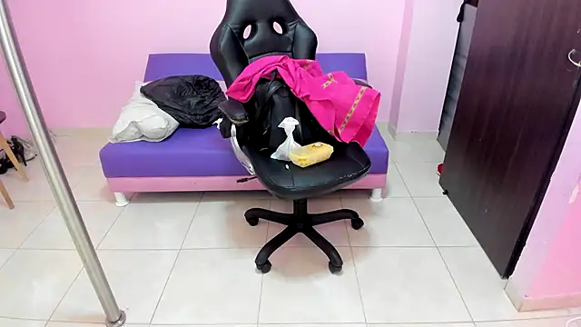 MATURE WHOR33 online show from 17, 11, 2025