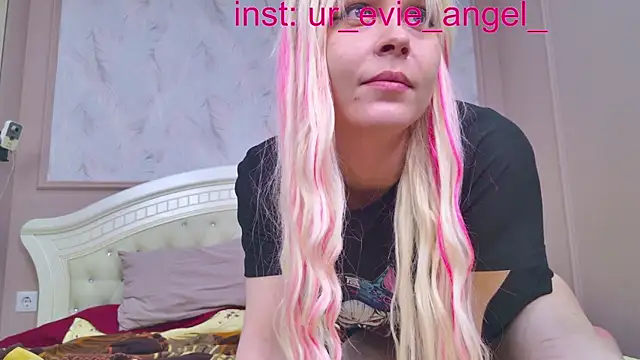 Snapshot of Evelyn_rabbit chatting on 10, 5, 2026 Evelyn rabbit online show from 10, 5, 2026