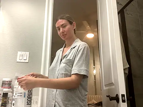 Snapshot of Alyssa_rhoades chatting on 19, 11, 2025 Alyssa rhoades online show from 19, 11, 2025