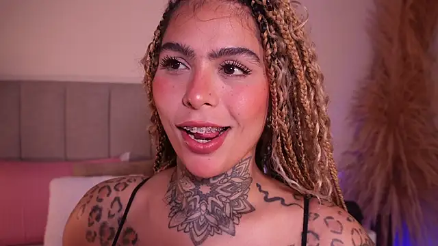 Snapshot of curvyliciousss chatting on 1, 2, 2026 curvyliciousss online show from 1, 2, 2026