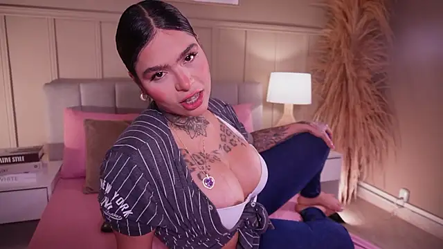 Snapshot of curvyliciousss chatting on 1, 3, 2026 curvyliciousss online show from 1, 3, 2026