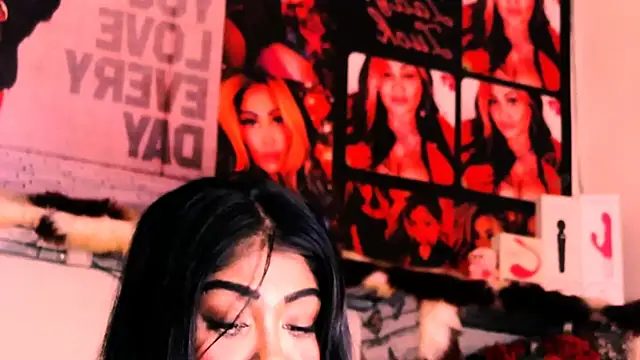 Snapshot of indian_dreamgirl chatting on 22, 10, 2025 indian dreamgirl online show from 22, 10, 2025