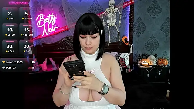 BettyNoir online show from 3, 11, 2025