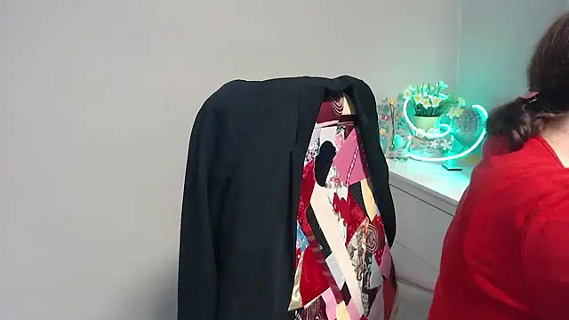 Adelewildx online show from 6, 3, 2025