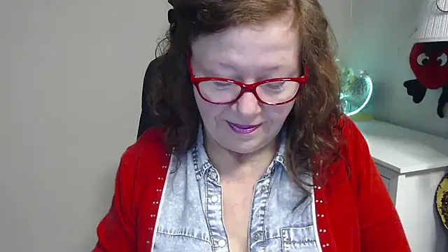 Adelewildx online show from 12, 3, 2025