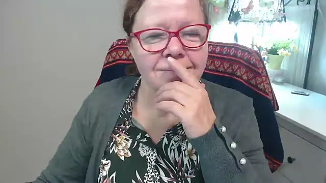 Adelewildx online show from 16, 10, 2025