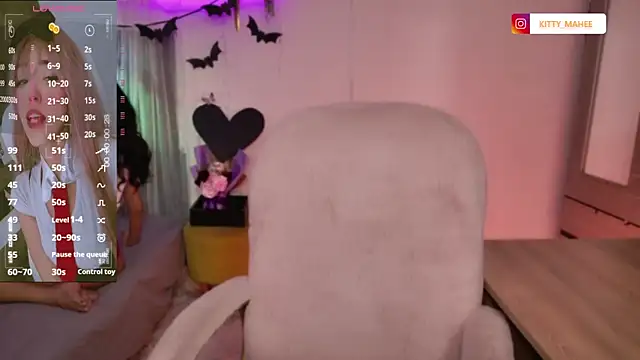 Snapshot of YourKatt chatting on 5, 10, 2025 YourKatt online show from 5, 10, 2025