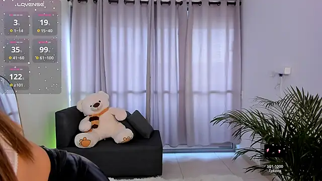 roxie gates  online show from 14, 1, 2025