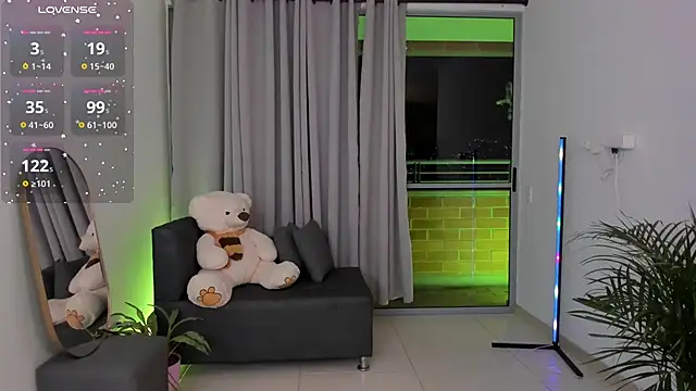 roxie gates  online show from 18, 1, 2025