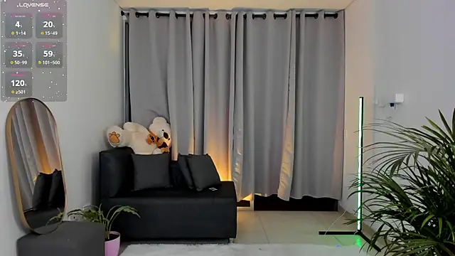 roxie gates  online show from 21, 2, 2025