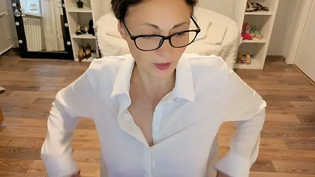 Snapshot of CaringSophie chatting on 26, 10, 2025 CaringSophie online show from 26, 10, 2025