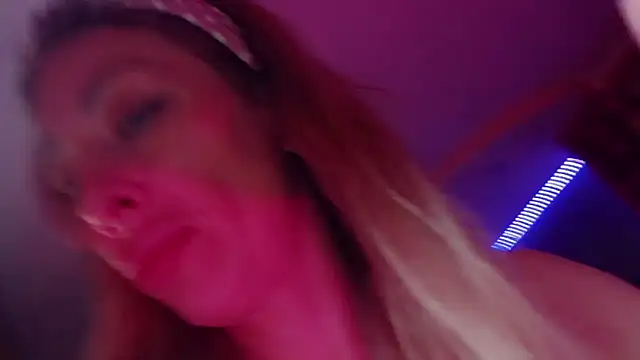 AnnieGOld  online show from 13, 9, 2025