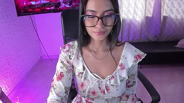 PaulinaBelushi online show from 15, 4, 2026