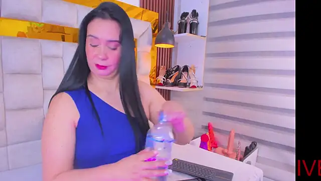 bigass monic online show from 18, 9, 2025