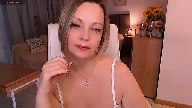 Snapshot of Tilly_Eliot chatting on 22, 6, 2026 Tilly Eliot online show from 22, 6, 2026