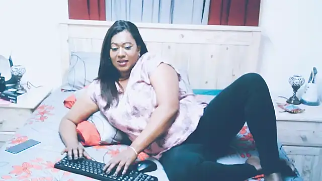 Snapshot of Indianlust69 chatting on 6, 10, 2025 Indianlust69 online show from 6, 10, 2025