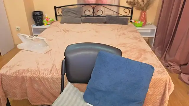 CharmedDoll online show from 7, 4, 2026