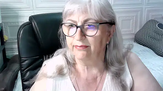 Snapshot of LolkaAlyss chatting on 5, 5, 2026 LolkaAlyss online show from 5, 5, 2026