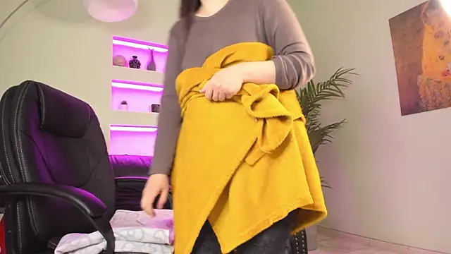 BattyMoll online show from 10, 2, 2025