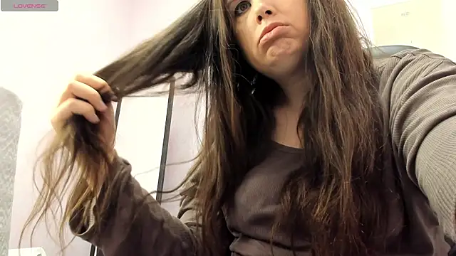 BattyMoll online show from 7, 4, 2026