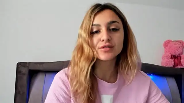 Snapshot of NicolePlay chatting on 4, 3, 2026 NicolePlay online show from 4, 3, 2026