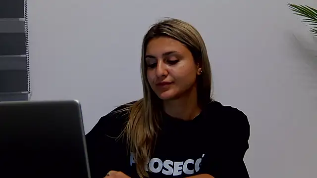 Snapshot of NicolePlay chatting on 30, 5, 2026 NicolePlay online show from 30, 5, 2026