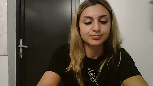Snapshot of NicolePlay chatting on 4, 6, 2026 NicolePlay online show from 4, 6, 2026