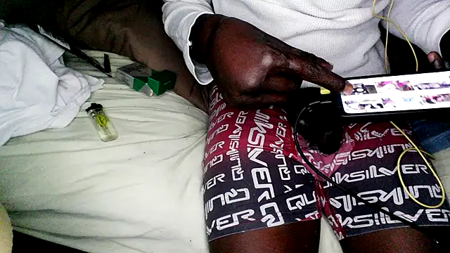 Snapshot of RinsingWood84 chatting on 3, 2, 2026 RinsingWood84 online show from 3, 2, 2026