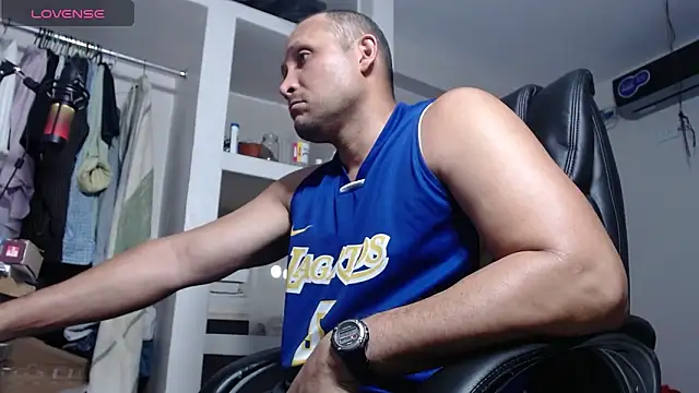 Snapshot of lewislamxxx_hot chatting on 2, 5, 2026 lewislamxxx hot online show from 2, 5, 2026