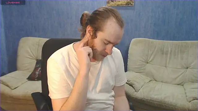 Touch me more please online show from 25, 11, 2025