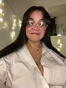 Snapshot of -Camila chatting on 16, 5, 2026 -Camila online show from 16, 5, 2026