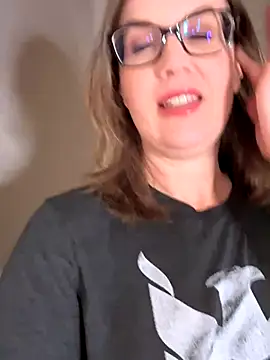 MaiseKnox online show from 8, 11, 2025