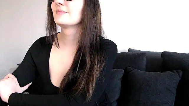 Alina Lamour online show from 8, 7, 2026