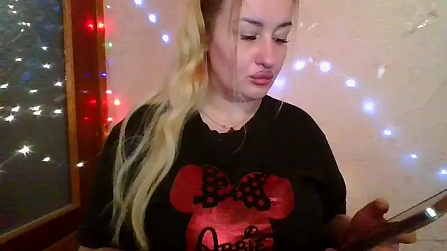 Snapshot of Mandy_Belcher chatting on 12, 10, 2025 Mandy Belcher online show from 12, 10, 2025