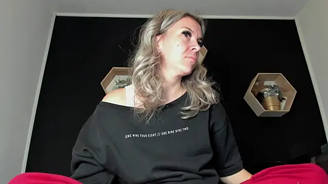 Snapshot of Alesys69 chatting on 30, 10, 2025 Alesys69 online show from 30, 10, 2025