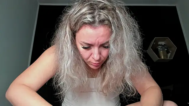 Snapshot of Alesys69 chatting on 20, 11, 2025 Alesys69 online show from 20, 11, 2025