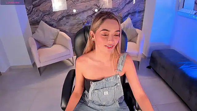 Snapshot of MelissaMoore_ chatting on 19, 2, 2025 MelissaMoore online show from 19, 2, 2025