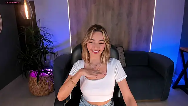 Snapshot of MelissaMoore_ chatting on 1, 12, 2025 MelissaMoore online show from 1, 12, 2025