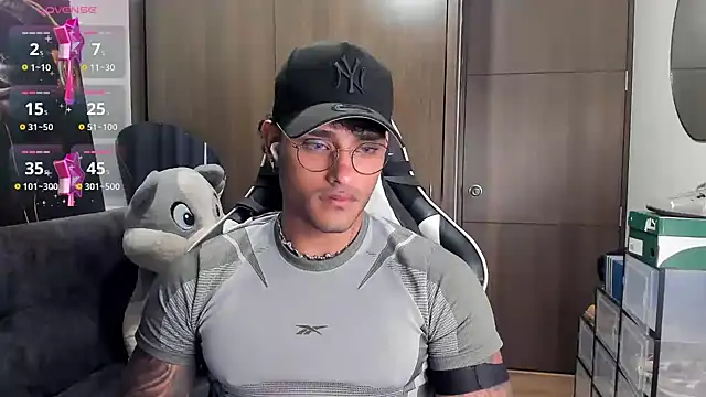 Snapshot of Alessandro_Vanni chatting on 28, 10, 2025 Alessandro Vanni online show from 28, 10, 2025