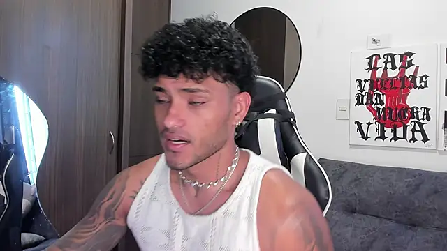 Snapshot of Alessandro_Vanni chatting on 16, 12, 2025 Alessandro Vanni online show from 16, 12, 2025