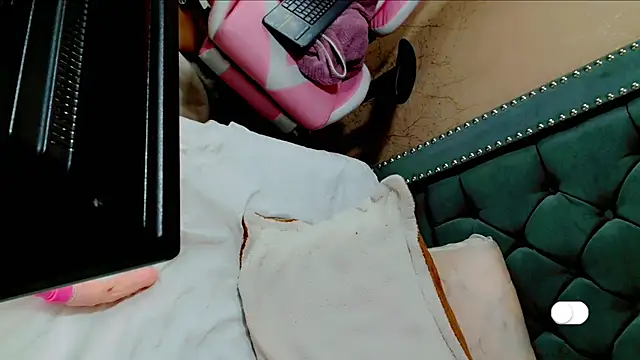 Snapshot of Imannejulienne chatting on 24, 12, 2024 Imannejulienne online show from 24, 12, 2024