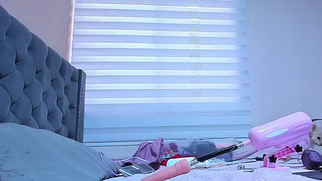 Imannejulienne online show from 6, 3, 2026