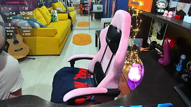 Softie Sofy online show from 25, 1, 2025