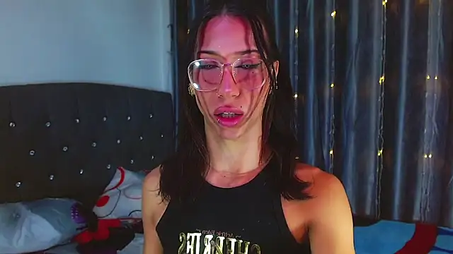 Kenisha Sweet online show from 15, 2, 2026