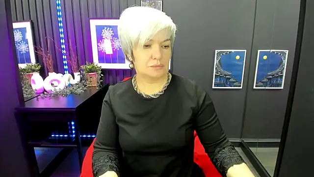 Snapshot of CarmenSoft chatting on 22, 12, 2025 CarmenSoft online show from 22, 12, 2025