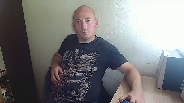 Snapshot of Johan___Barker chatting on 4, 11, 2025 Johan Barker online show from 4, 11, 2025